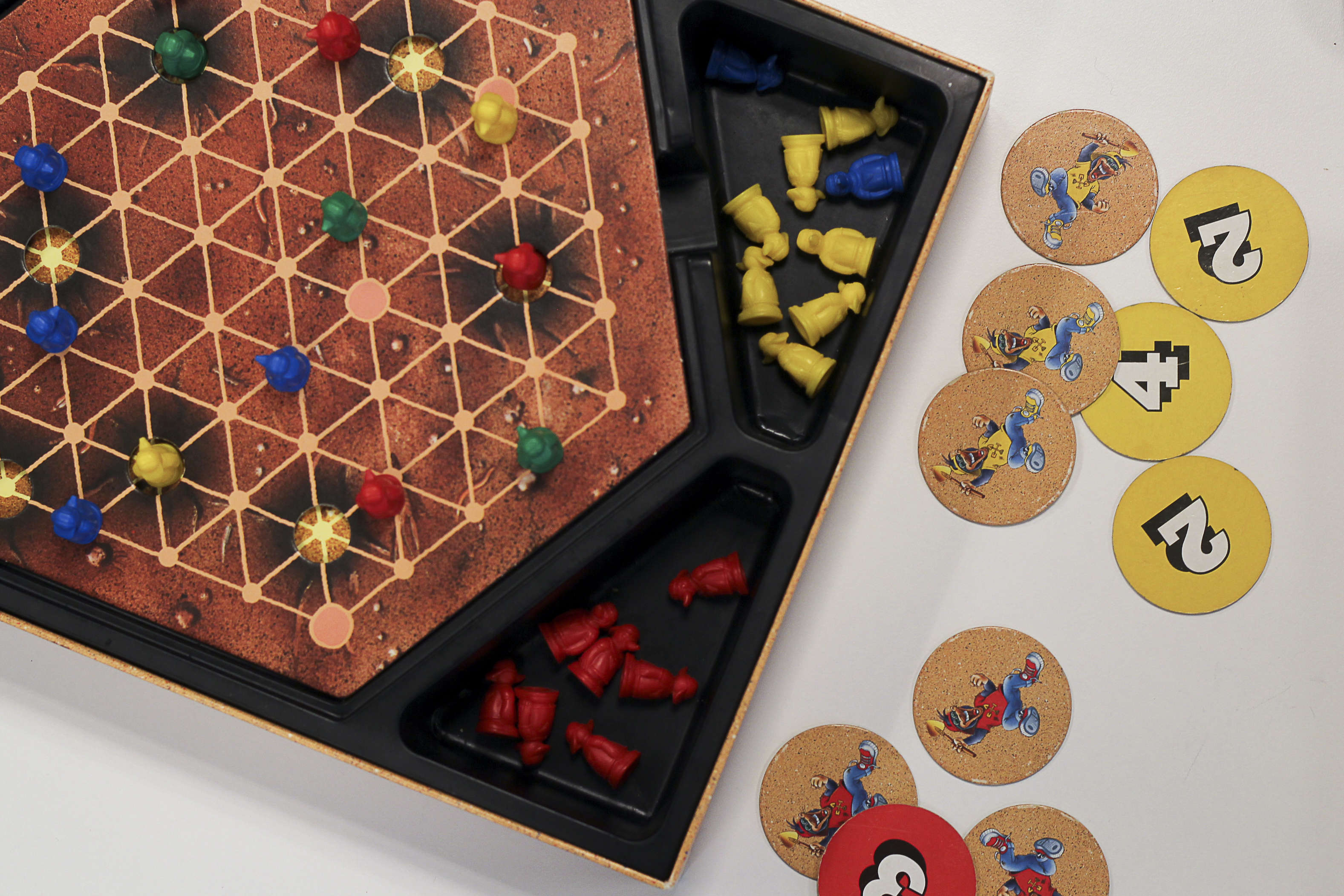 The Mole in the Hole - Like chess but for adults - PlayLab! Magazine